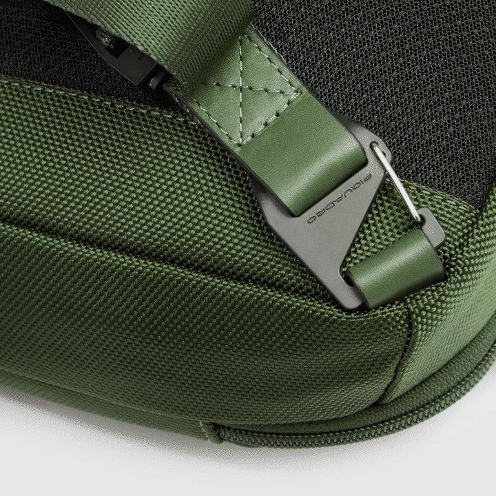PIQUADRO Monospalla in pelle e tessuto Verde