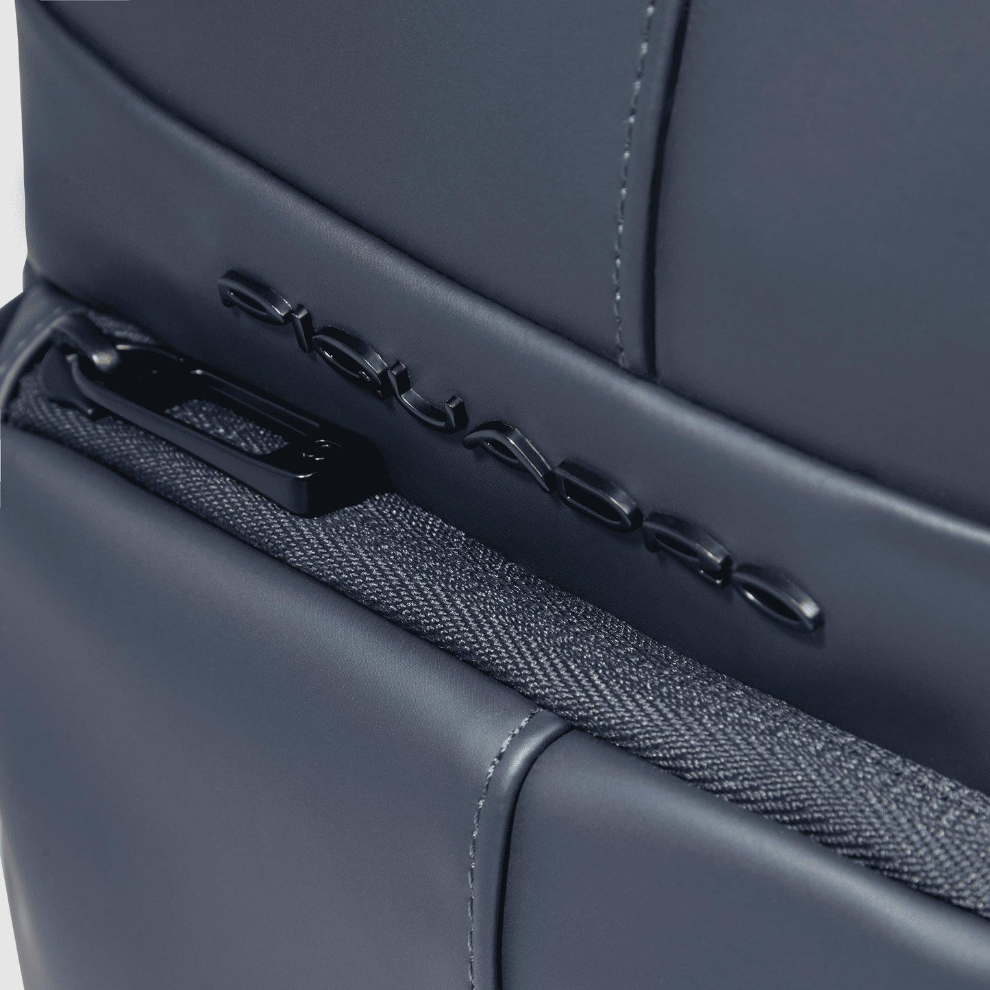 PIQUADRO Borsello organizzato con scomparto porta iPad®mini Nero
