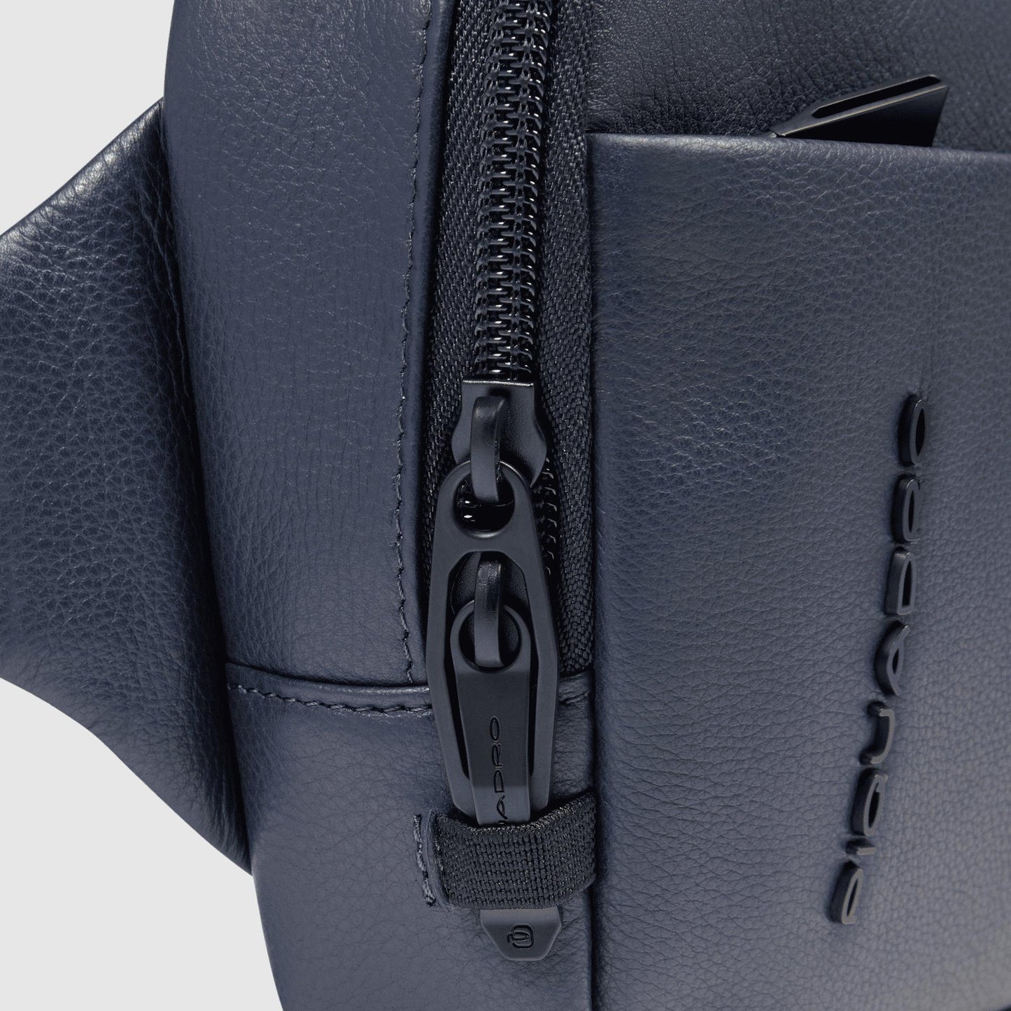 PIQUADRO Marsupio uomo in pelle Blu 