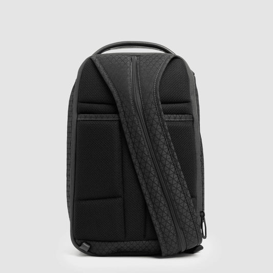 PIQUADRO Zaino monospalla uomo porta iPad® in tessuto Nero 