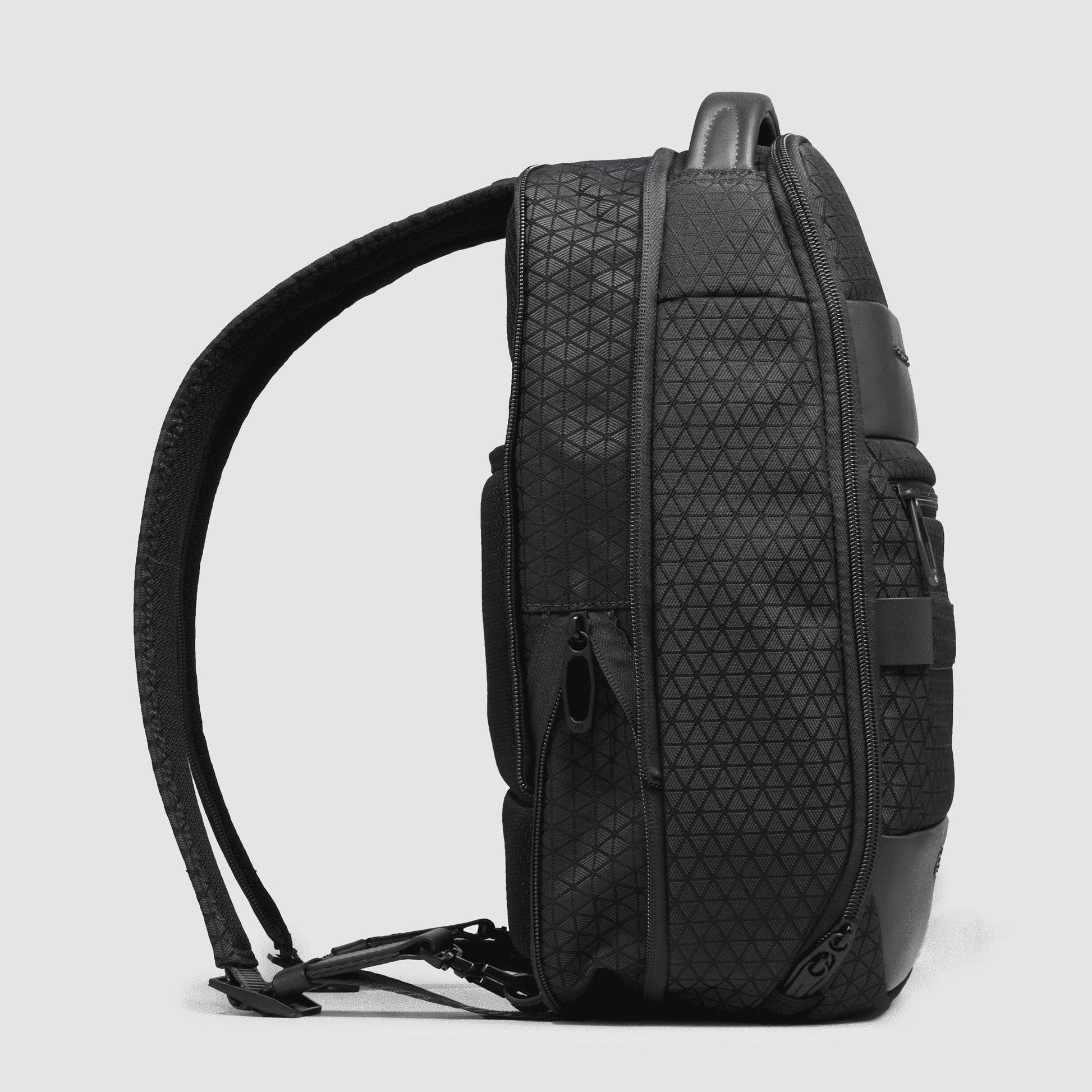 PIQUADRO Zaino monospalla uomo porta iPad® in tessuto Nero 