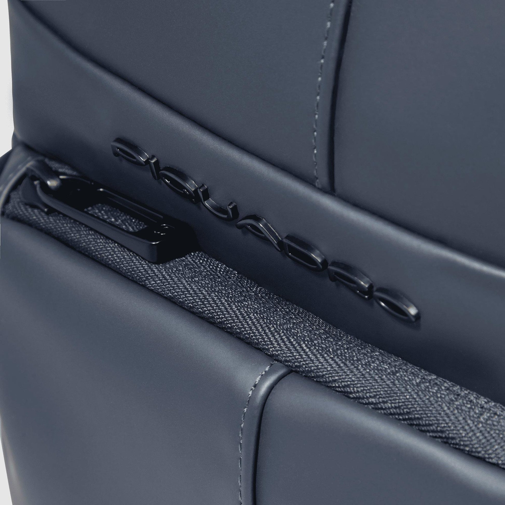 PIQUADRO Borsello organizzato con scomparto porta iPad®mini Nero 