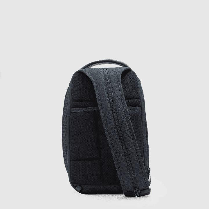 PIQUADRO Zaino monospalla uomo porta iPad® in tessuto Blu 