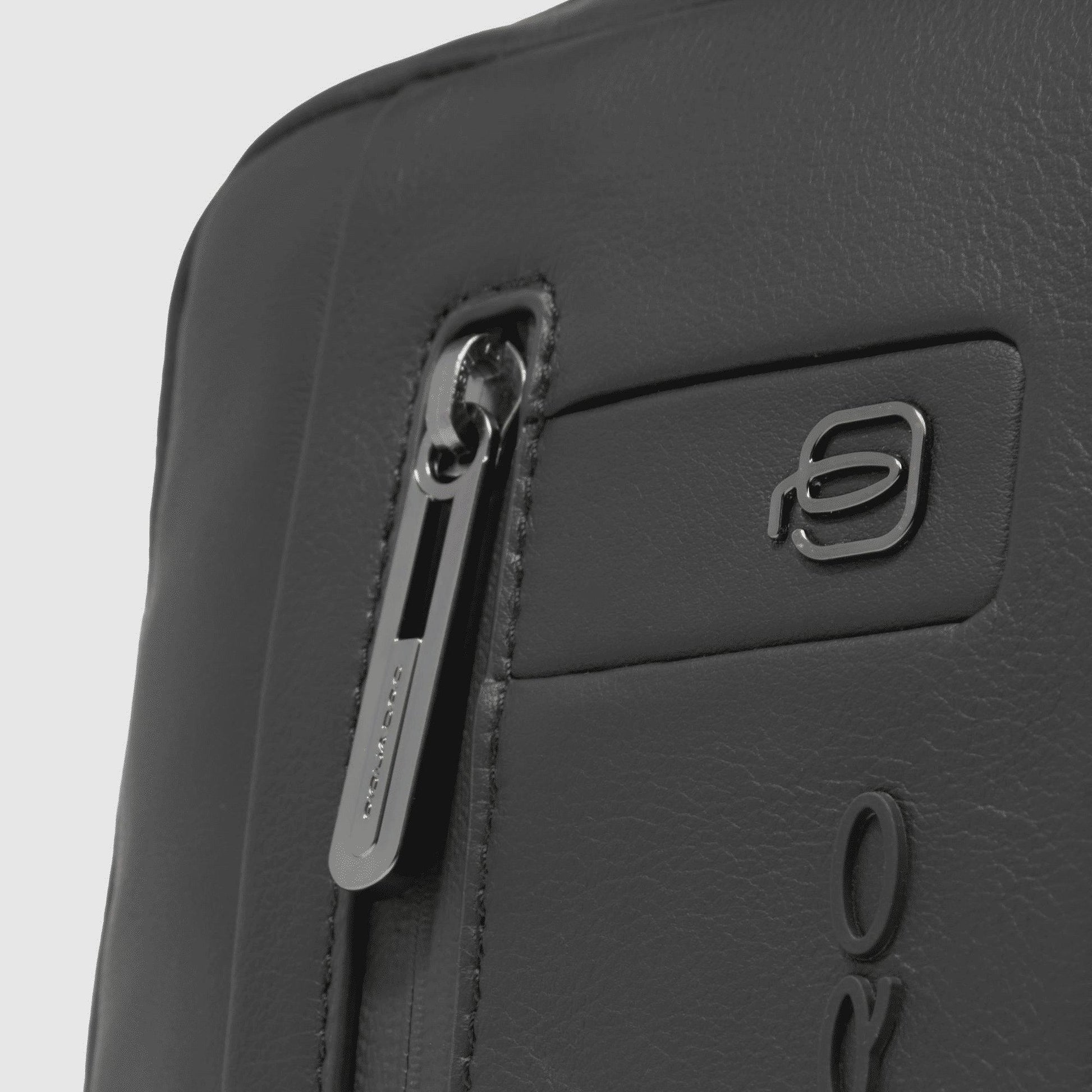 PIQUADRO Borsello organizzato con scomparto porta iPad®mini Nero 