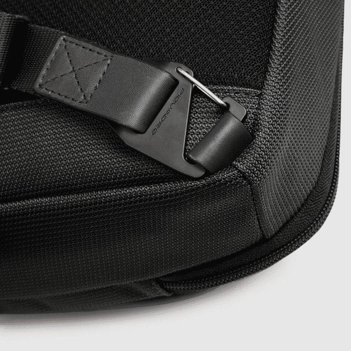 PIQUADRO Monospalla in pelle e tessuto<BR/> Nero 