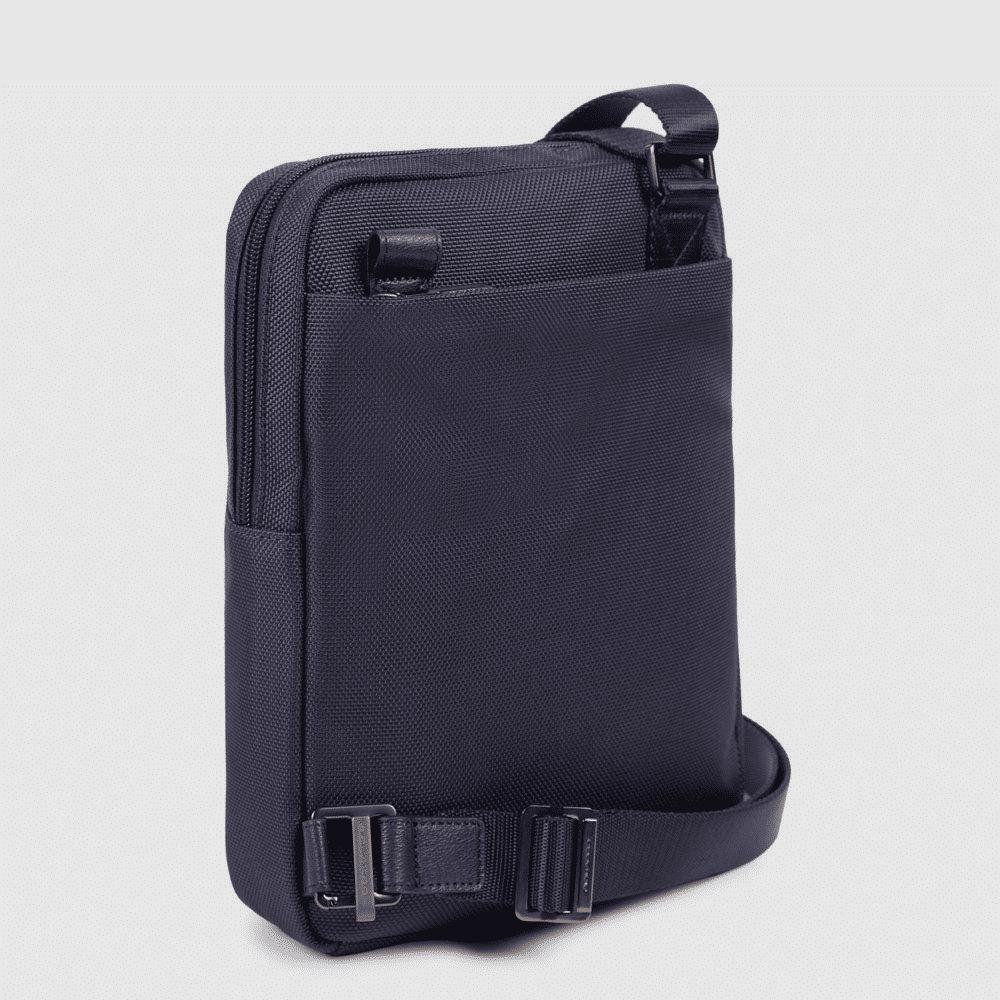 PIQUADRO Borsello porta iPad® in tessuto riciclato e pelle Blu 